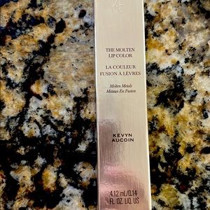 NWT Kevyn aucoin lip color